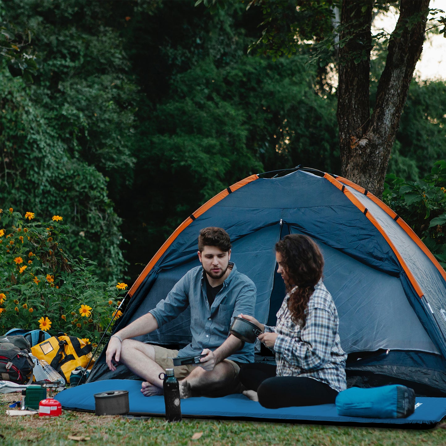 self inflating sleeping pad use